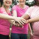 Mulheres unidas contra o câncer de mama no Outubro rosa